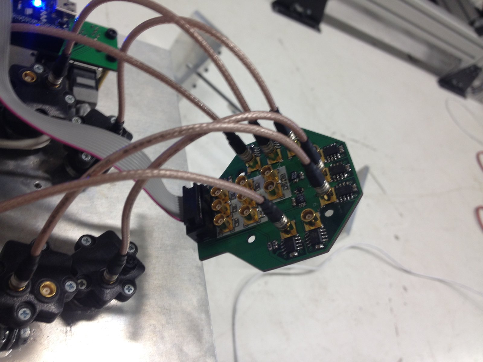 Photonic bend-sensor detector PCB