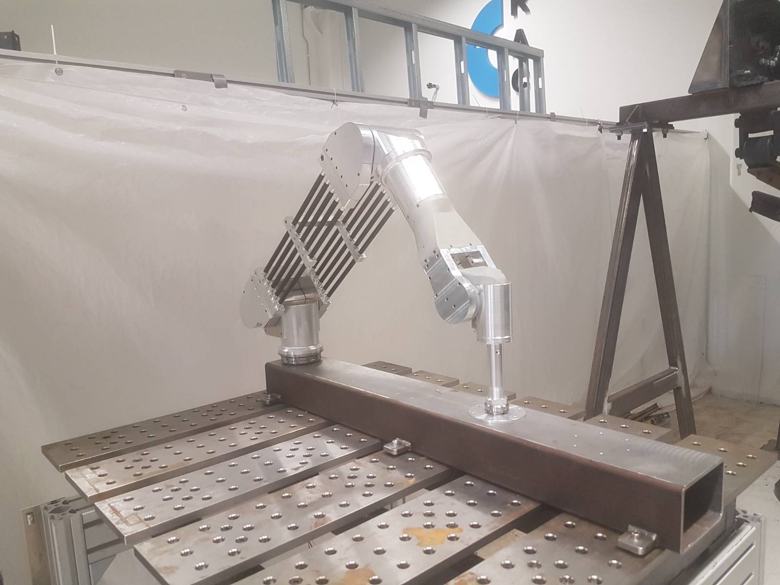 Photograph c — photonic robot link